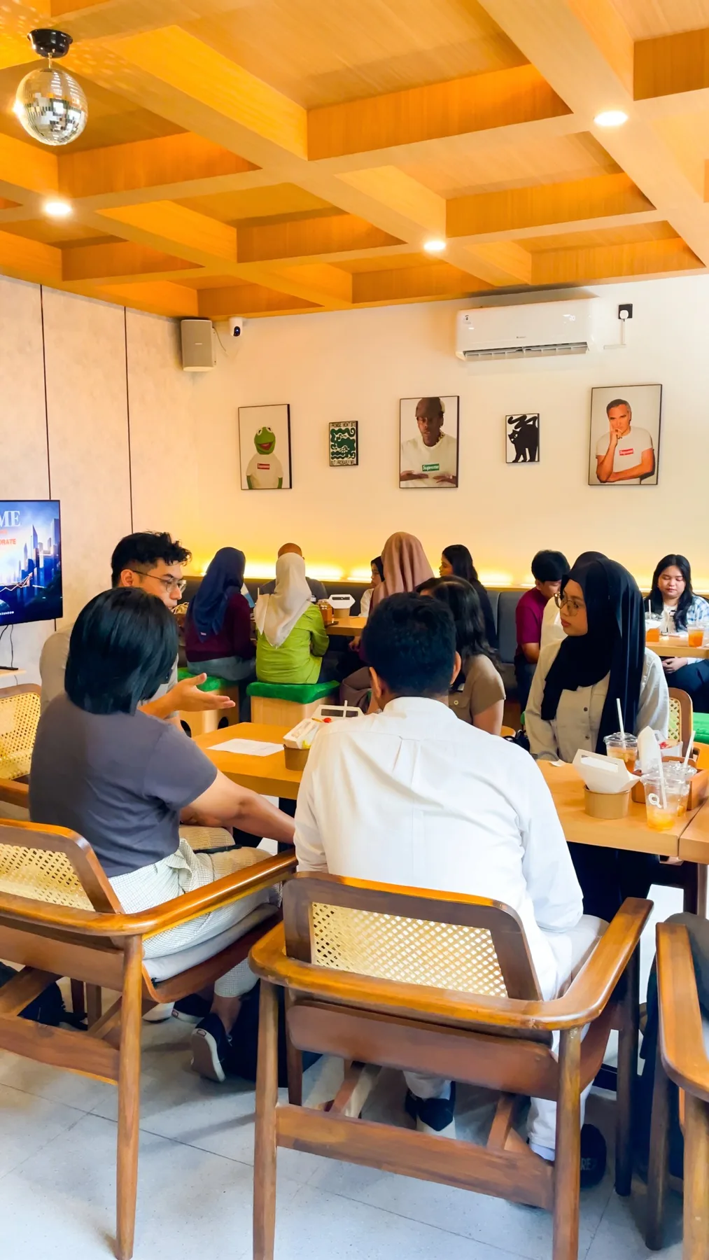 From Campus to Corporate: How to Built Impressive Impression and secure a job. — Dokumentasi acara 1
